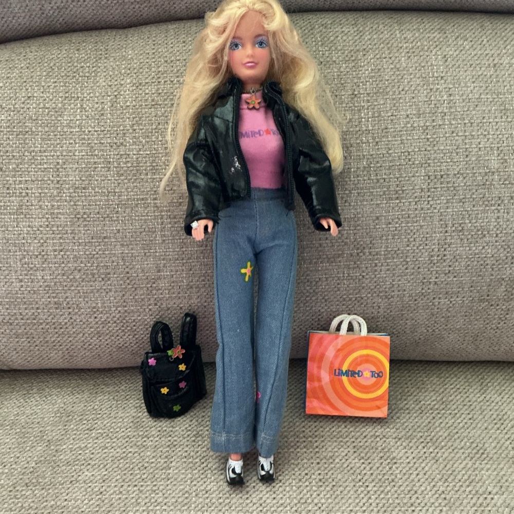 Vintage 1998 LIMITED TOO Friends Forever Barbie Type FASHION DOLL Accessories
